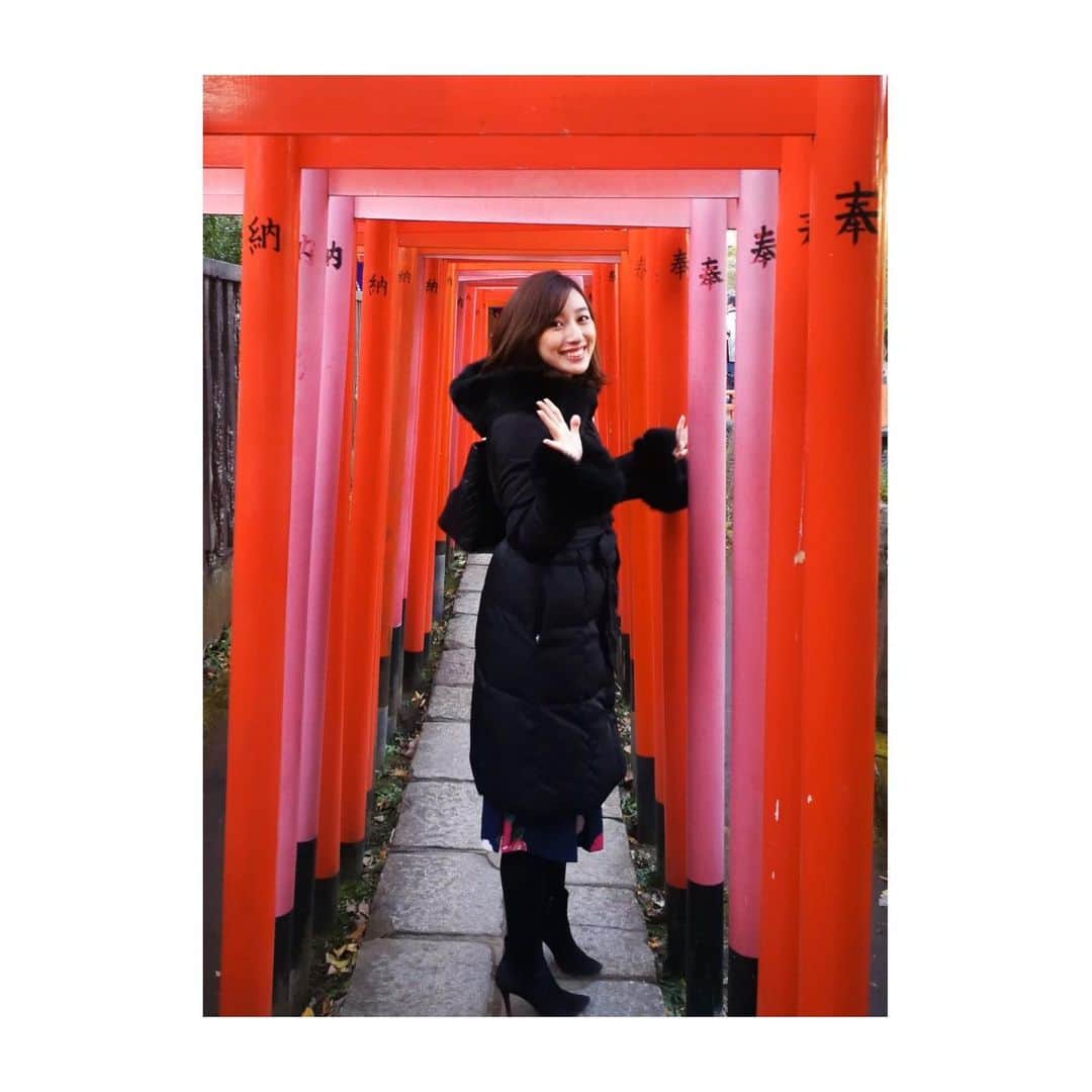 楠紗友里さんのインスタグラム写真 - (楠紗友里Instagram)「#⛩ 昨日はお仕事終わりに、友人達と2020年パワースポットという噂の根津神社へ🤗☀️ 御神籤はまさかの……‼🥺️ 久しぶりに見ました。🤣 とはいえ昨日も美味しいものをたくさんいただいて幸せだったので、良き良き☺️❣️ * #お詣り#根津神社 #おみくじは凶 #でもめげません 笑 #大学芋 #あずまとさつま #俺のイタリアン  #焼肉トラジ #サーロイン #肉刺し盛り  #美味 #今年もよろしくね #❤️」1月4日 12時09分 - sayuri_kusunoki