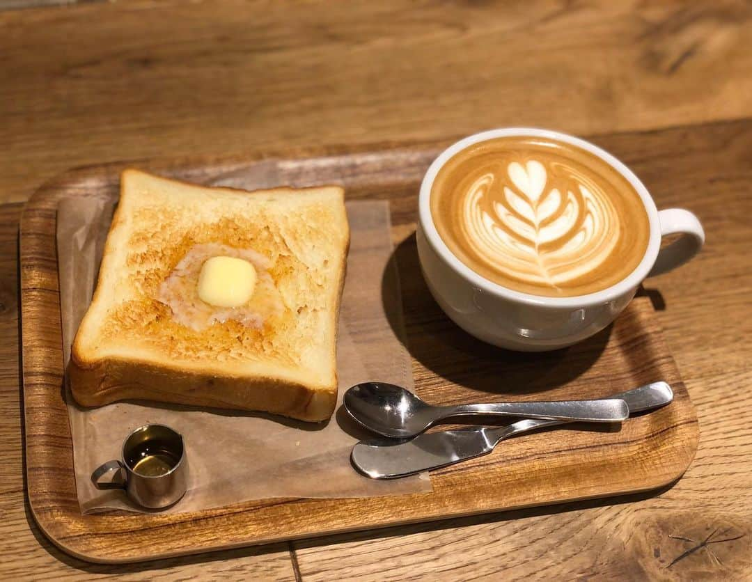 山田愛さんのインスタグラム写真 - (山田愛Instagram)「ペリカンのパン🍞 パンもコーヒーも美味しい😍 これは幸です @february_cafe  #februarycafe #asakusa #cafe #coffee #latteart  #浅草 #ペリカンパン #浅草カフェ#コーヒー #食パン」1月4日 12時10分 - aiyamada_