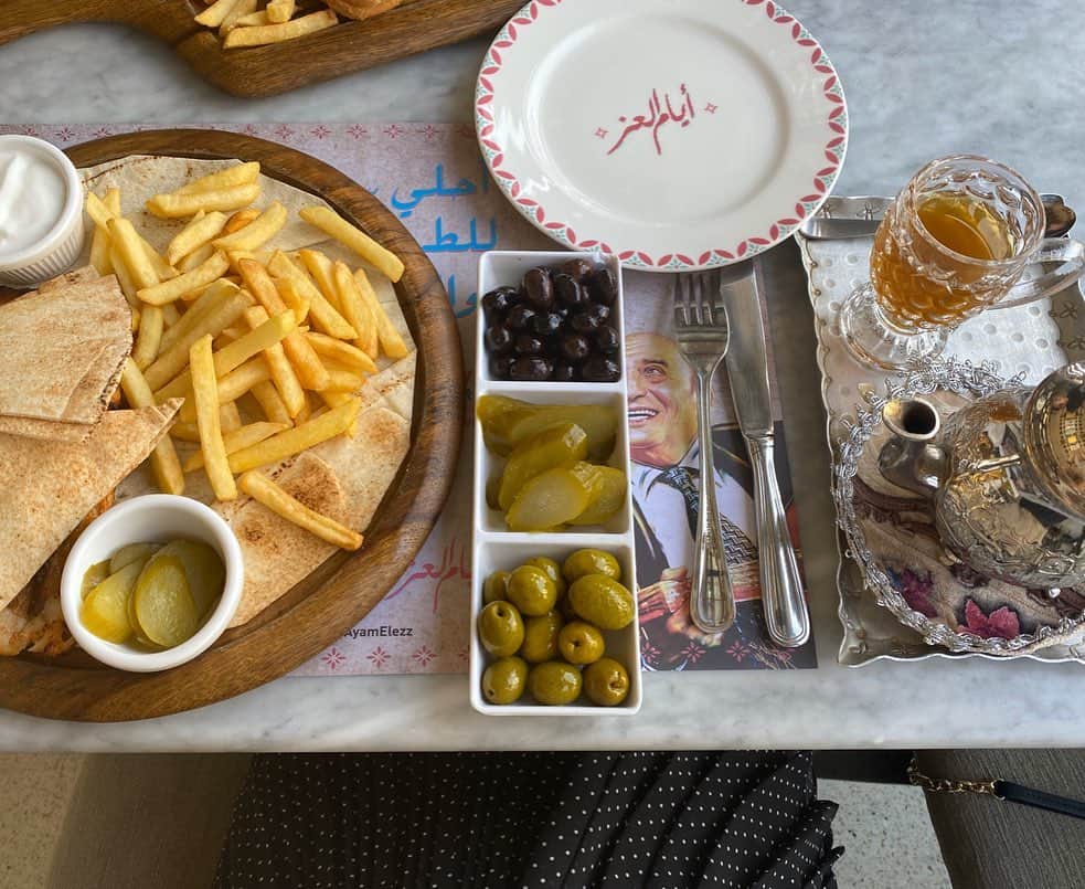 のインスタグラム：「#おさかなゆきの旅　帰国✈︎ ご飯も美味しかった！ 観光客が全くいないレバノン料理のお店が食器も可愛くて一番あがった！【Ayam Elezz 】 3.4枚目のステーキ屋さんは【プライム68】」