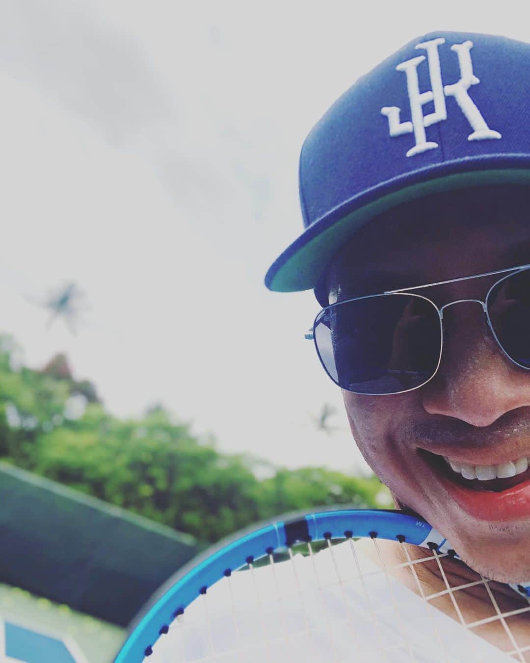 レジー・リーのインスタグラム：「One of my happy places aside from a TV set or a movie set. Tennis has been part of my life since I was a kid. Glad to get a hit in in beautiful Maui.  Thanks for the hospitality @waileatennisclub !! #humidandhappy」