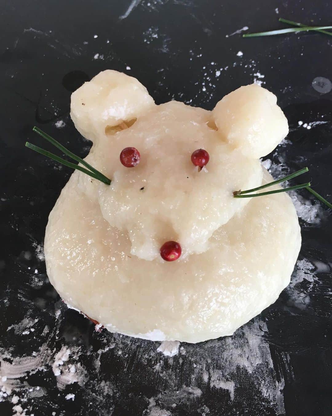 クーピーさんのインスタグラム写真 - (クーピーInstagram)「Posted @withrepost • @guruscutandstand 令和２年　Guru's staff一同🐀」1月4日 12時38分 - kupy