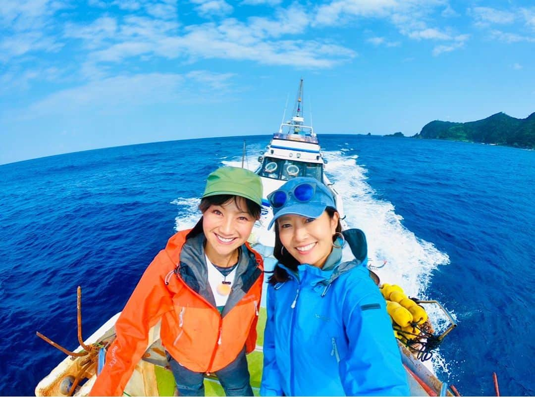 福島和可菜さんのインスタグラム写真 - (福島和可菜Instagram)「昨日の駅伝に引き続きまして…嬉しいお知らせです🎉🎉🎉 いよいよ…‼️ 明日　1月5日（日）朝6:30～は 関西テレビ　カンテレ 🐟釣りたガール🐟  が放送になります🥰 （釣りビジョンでもリピート放送あり👍） 記念すべき2020年1発目の放送は… 奄美大島での大物釣りです🎣  とんでもない事になっちまいました‼️（笑）  ドラマの連続です❤️ ぜひご覧いただけたら嬉しいです😍 よろしくお願いします✨✨✨ 今年も釣りまくるゼィ😎✋ #love #fishing #奄美大島 #大物 #狙い #釣り #新年 #初 #ドキドキ #ワクワク #ドラマ #big #村西利恵 さん #関西テレビ #カンテレ #釣りたガール #fish #girl #最高 #好き過ぎる #❤ #🐟 #‪🎣‬ #😳 #🤭 #‼️ #㊙️ #😍 #🥰」1月4日 12時59分 - fukushimawakana