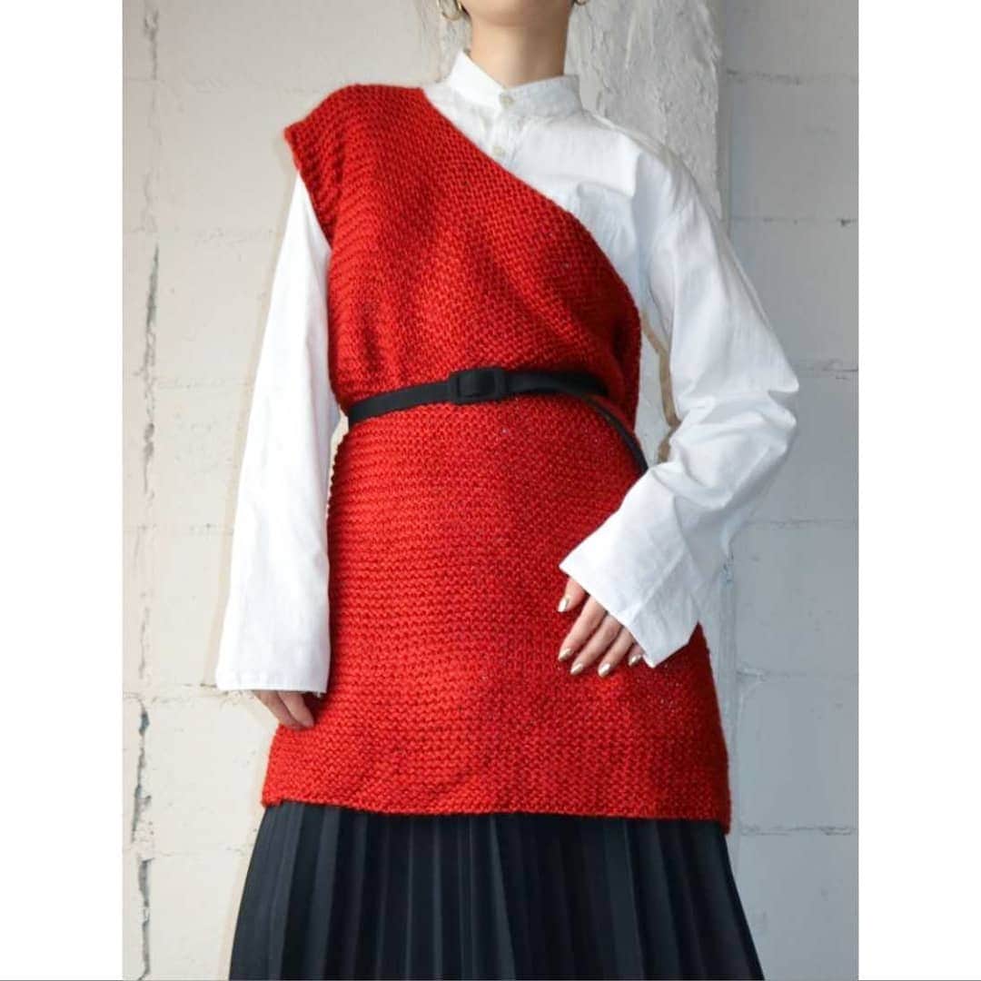 吉祥寺 古着屋 Orfeoのインスタグラム：「Hand Knit Vest  #orfeo #kichijoji #tokyo #vintage #used #fashion #coordinate #outfit  掲載商品のお問い合わせはメールにて承っております。コメント、DMでのお問い合わせは受け付けておりませんのでご了承ください。」