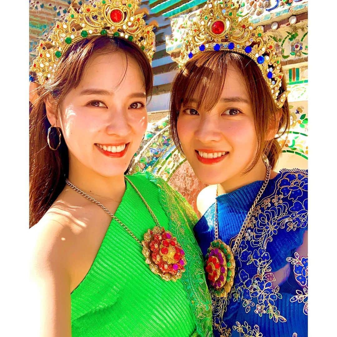 亜希子さんのインスタグラム写真 - (亜希子Instagram)「そういえば、姉貴とワット・アルンで民族衣装を着ました。 ・ 私は親友のアユミさんとタイ旅行を計画していたんだけれども、姉夫婦が追いかけてきた🐹可愛いから良し。 ・ 三島由紀夫『豊饒の海 第三巻 暁の寺 』(新潮文庫)に登場するアユタヤ時代に建立された寺院です。 ・ 白や黄色、緑や紺。目の覚めるような色彩が壁面を彩り、とても華やか。 ・ 着るまで若干恥ずかしかったのですが、着てから100%楽しかったです」1月4日 13時18分 - akiko_ohki