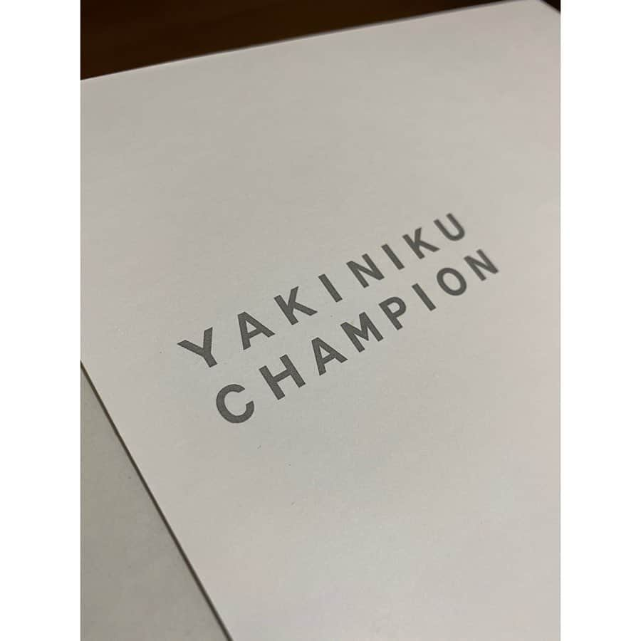 秋本祐希さんのインスタグラム写真 - (秋本祐希Instagram)「お節に飽きたとこで きゃーっっ❤︎ 焼肉チャンピオンのローストビーフ 美しいサシ とろけた✨ 美味しい❤︎❤︎❤︎ えりりん @eri_japooon ありがとう😘 #焼肉チャンピオン #ローストビーフ #焼肉 #食っちゃ寝 な #お正月 気づけばこちらも食べ物だらけインスタになりそうだ😂」1月4日 13時24分 - ayuuki0908