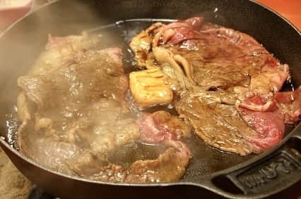 のインスタグラム：「⠀『「肉を焼く」すき焼きが好き』⠀ ・⠀ お伊勢参りをした後に、是非とも立ち寄って頂きたい絶品松坂牛を堪能できるお店。⠀⠀ ・⠀⠀ 古典的で風格のある贅沢な空間では、優雅なひと時を楽しむことができます。⠀ ・⠀ たっぷりとたまごと絡めることで、とても美味しいすき焼きを堪能することができます。⠀ ⠀ -------------------------------- #テリヤキ掲載店#テリヤキ#テリヤキ美食倶楽部 #焼肉 #すき焼き #松坂牛 #肉 #肉好きな人と繋がりたい #お伊勢参り #伊勢神宮 #三重 #三重グルメ #松坂 #肉部 #三重旅行 #三重観光」