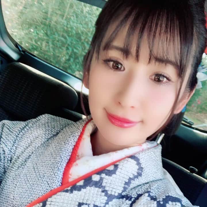 有馬綾香のインスタグラム：「昨日は撮影会ありまとうございました の動画🤗 #晴れ着 #振袖 #撮影会 #ありがとう #着物 #kimono #絞り#写真好きな人と繋がりたい #撮影会モデル #名古屋 #名城公園 #モーメント撮影会」