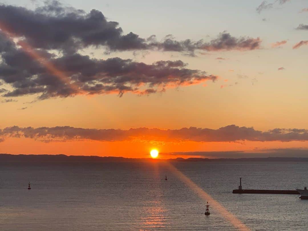水川あさみのインスタグラム：「🌅 あけましておめでとうございます 2020年心も体も健やかに、そして豊かに。 今年もよろしくお願いします🙇🏻‍♀️」
