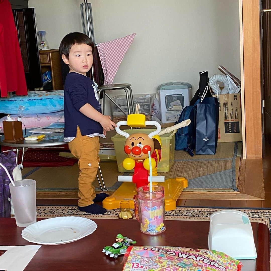 カバのインスタグラム：「‪甥っ子が音鳴るタイプのアンパンマンで楽しそうに遊んでました！ええなぁ可愛いなぁ微笑ましい！そうかそうか、これが音出るところに爪楊枝刺す遊びやな！斬新！今度やってみるわな！‬ . . #甥っ子 #アンパンマン #爪楊枝刺す遊び #爪楊枝刺す遊び好きな人と繋がりたい #あぁ痩せたい」