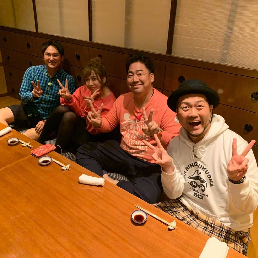 川原豪介さんのインスタグラム写真 - (川原豪介Instagram)「本日テレQゴールデン2番組連続で出ます‼️ 1月4日18:25～ テレＱ『グルメドラフト2020 福岡最強のカレーベスト５』 1月4日19:54～ テレＱ『全国現地調査バトル 福岡を探せ！金沢編』 見て下さい‼️ぬんっ！」1月4日 14時35分 - blueriver_kawa