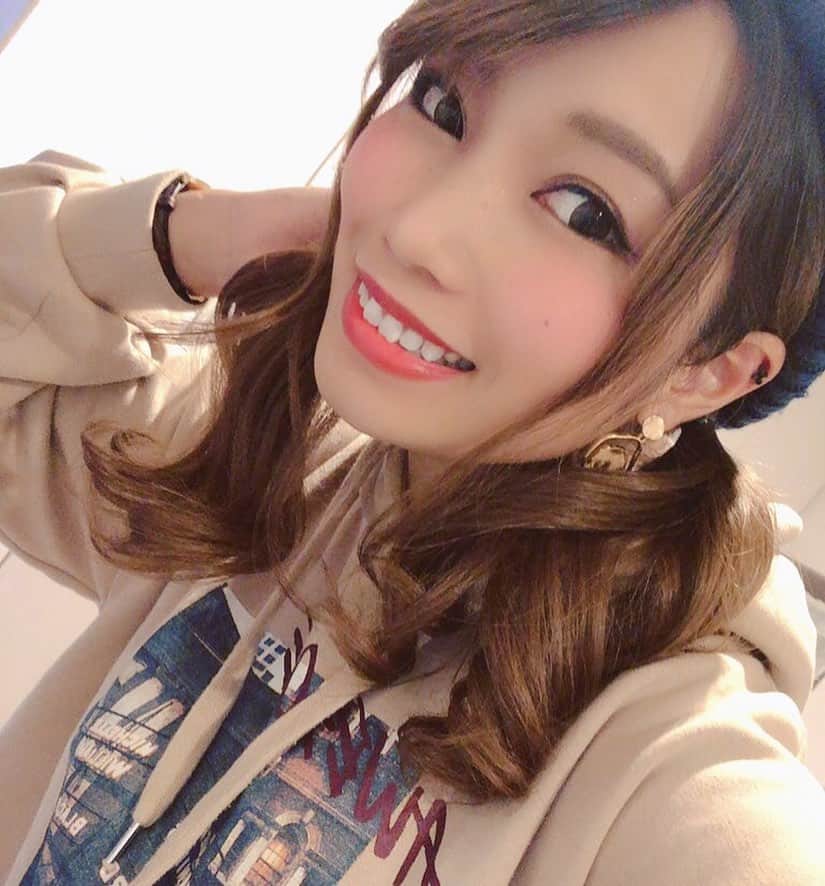 R!Nのインスタグラム：「明けましておめでとうございます🎉 今年も宜しくお願い致します！  おでかけしようか♪」
