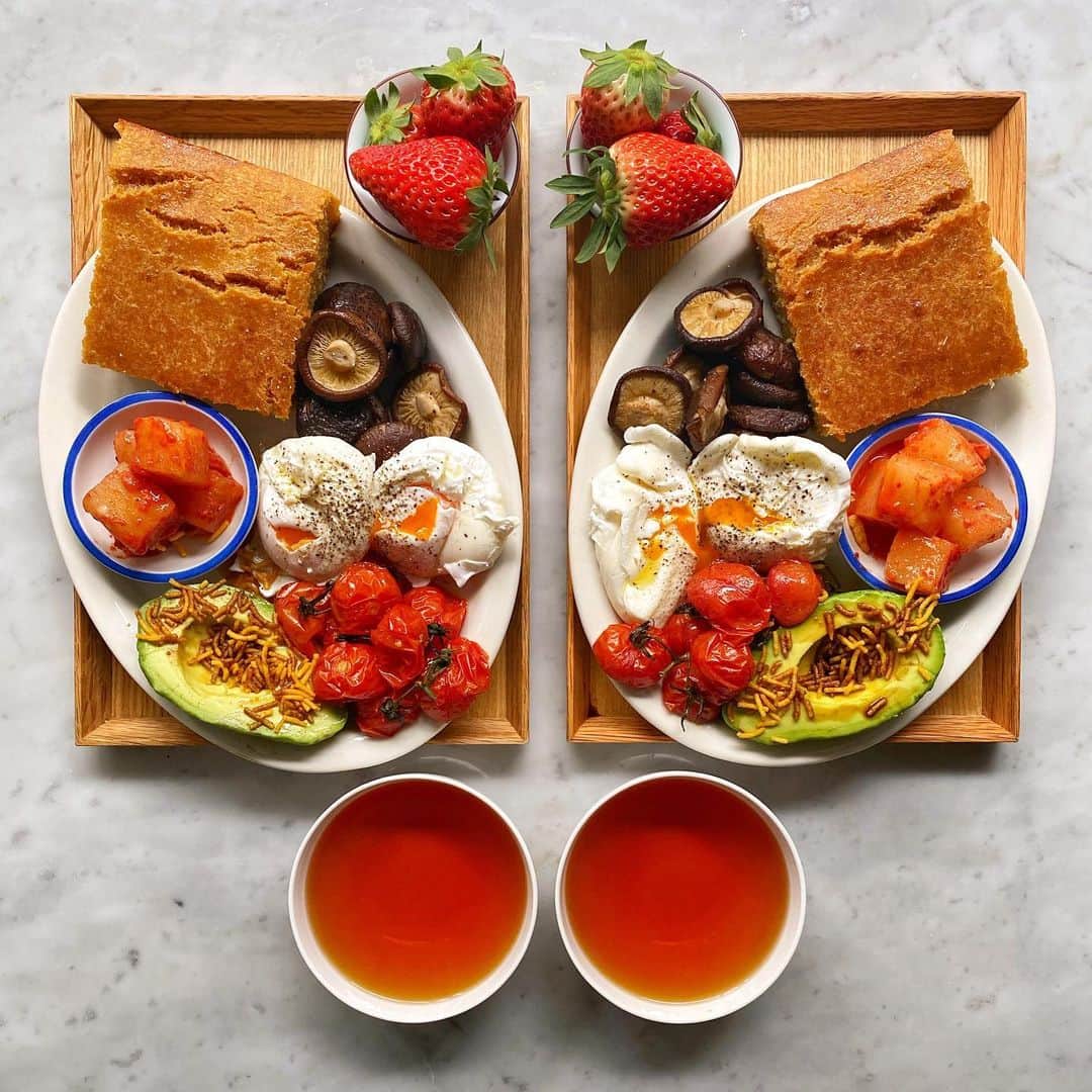 Symmetry Breakfastのインスタグラム：「Cornbread, serenaded by poached eggs, oven roasted tomatoes and mushrooms, avocado with lemongrass soy and sev (my new passion is Haldiram’s aloo bhujia) and pickled radish. The weekend starts here y’all - - - - - - - - - - - - - - - - - - - - - - My 2019 resolution, which I’m carrying over into 2020, is to be on social media less, not cut it out entirely or make some grand promise as a way of making content, but it was something I did quietly. My motto for 2020, less is more ❤️ But hopefully better #symmetrybreakfast」