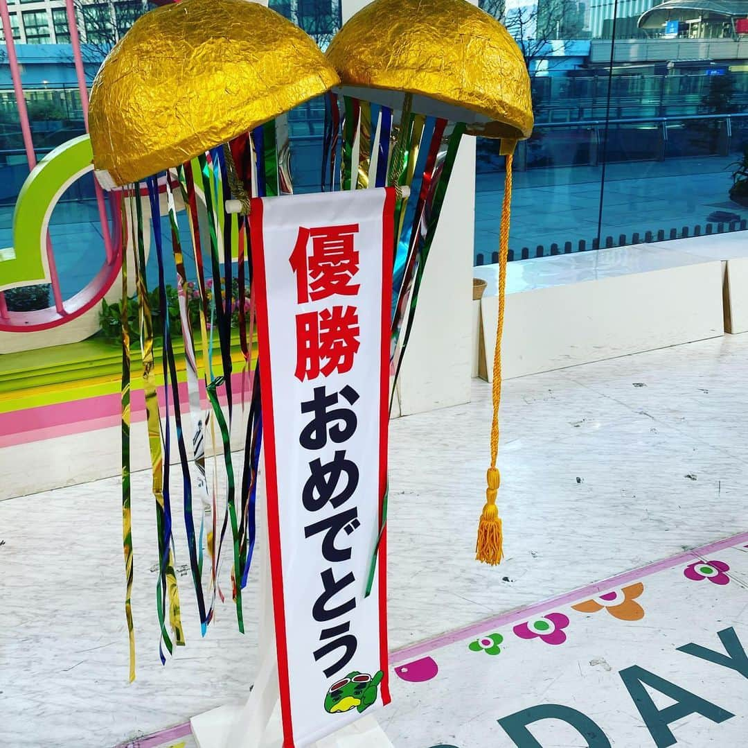 Saschaさんのインスタグラム写真 - (SaschaInstagram)「新年1回目、私にとって2年目最初の #ズムサタ は #箱根駅伝 スペシャル！優勝した #青山学院大学 の皆さんをお招きしての1時間半！強いのに仲良くて明るくて素敵なチームの皆さんでした！まとめあげる原監督やはり凄いですね！そして個人的にはキャプテンの鈴木選手と9区の神林選手がモータースポーツ好きで、会えて嬉しいと言ってくださったことがとても嬉しかった！」1月4日 14時37分 - sascha348