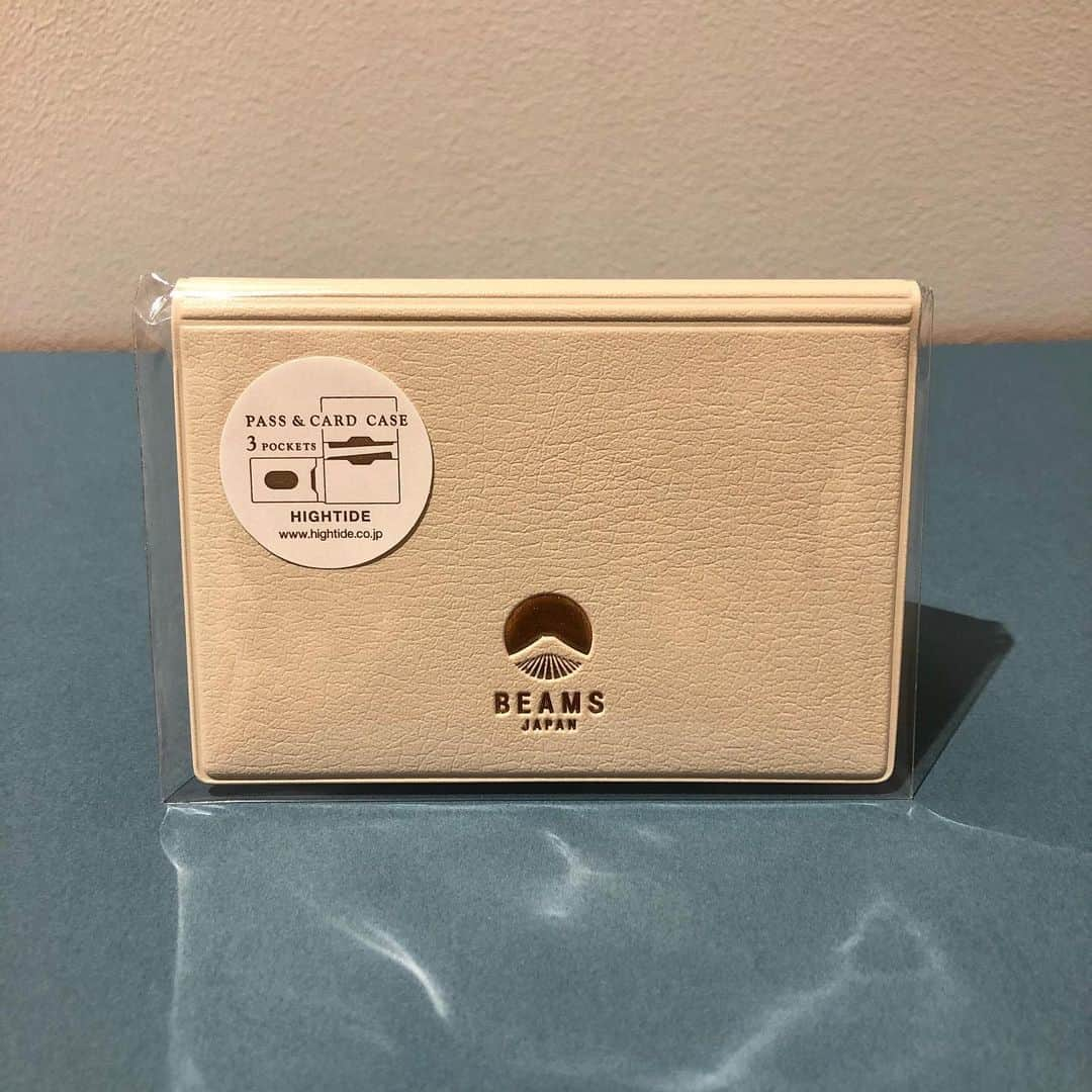 BEAMS JAPANさんのインスタグラム写真 - (BEAMS JAPANInstagram)「〈BEAMS JAPAN 追加入荷の商品のご案内〉 ・ 本日は最近お店に入荷いたしました、2つの商品のご案内です！ ・ ▼HIGHTIDE × BEAMS JAPAN / 別注 パス ＆ カードケース 大人気カードケースに白色が入荷しました！ 他の4色のご案内もございます。 ¥1,100+tax ・ ▼BEAMS JAPAN / 湯たんぽカバー ネイビーとベージュの2色展開でございます。 ¥2,000+tax ・ BEAMS JAPAN 1F ☎︎ 03-5368-7314 #beams  #beamsjapan  #beamsjapan1st  #ビームスジャパン #新宿 #新宿三丁目 #日本製 #madeinjapan #湯たんぽ #湯たんぽカバー #カードケース」1月4日 15時04分 - beams_japan