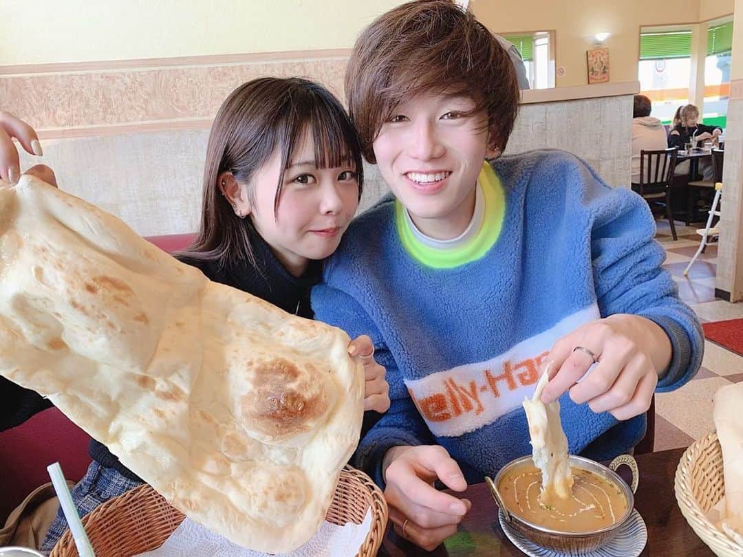 のインスタグラム：「大きなナンを食べたよ〜！ 御殿場アウトレットに連れて行ってもらったんだ( ◜◡◝ ) かわいいもの買えたからあとで載せるね☁️🙂 ･ #はやめい#ファッション#はやめいのコーデ #アクセサリー#ピアス#ピアス女子#ネイル #ヘアカラー#セルフィー#カップル#couple #彼氏#彼女#御殿場アウトレット#ナン #Instadaily#OOTD#photooftheday #selfie#me#love#swag#igers #followme#좋아요#좋아요꾹#팔로미 #팔로미#패션#셀카#셀카스타그램」