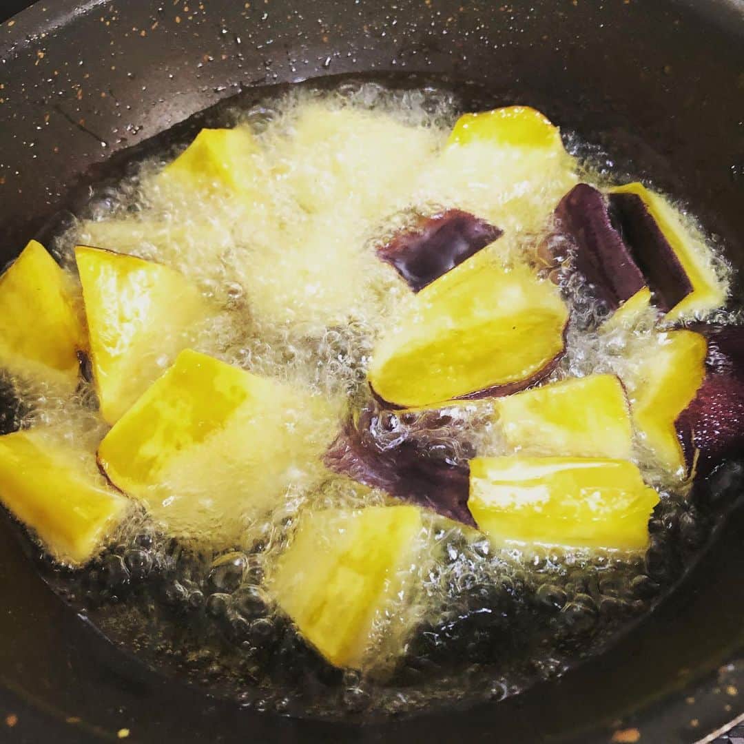 兵頭彰のインスタグラム：「今日はおやつに大学芋をこしらえました😋 #bjw #大日道場飯」