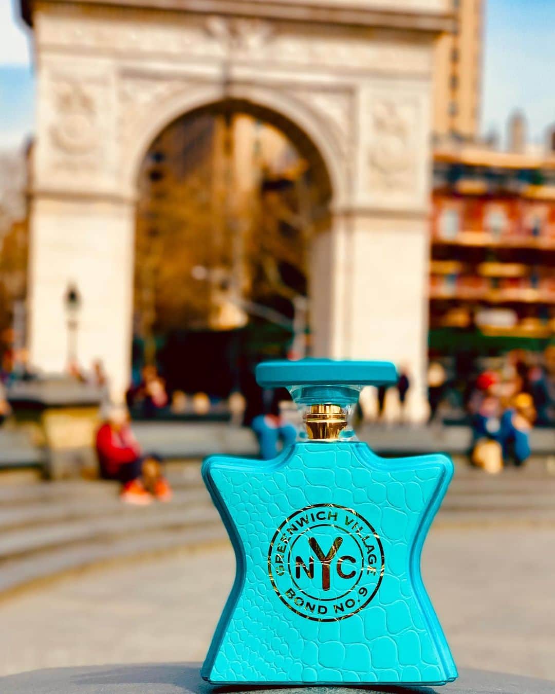 ボンド・ナンバーナインさんのインスタグラム写真 - (ボンド・ナンバーナインInstagram)「New year means new beginnings, and a new fragrance! We’re loving Greenwich Village, with notes of mandarin, vanilla and praline.  #bondno9 #bondno9ny #newyork #newyorkcity #nyc #newyear #greenwichvillage #fragrance #perfume #love」1月5日 1時21分 - bondno9ny
