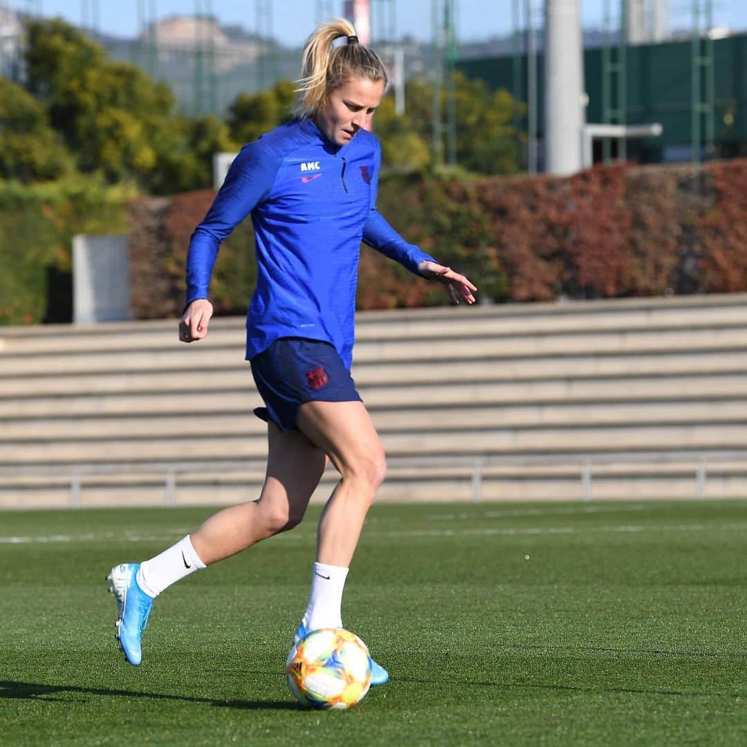 Ana Maria Crnogorcevicさんのインスタグラム写真 - (Ana Maria CrnogorcevicInstagram)「Ready for the first game tomorrow in 2020🤙🔵🔴 #fcb #fcbfemení #primeraiberdrola #viscabarca」1月5日 1時31分 - ana_crnogorcevic