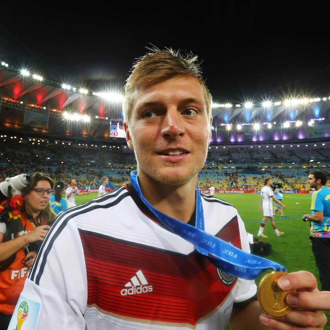 FIFAワールドカップさんのインスタグラム写真 - (FIFAワールドカップInstagram)「👴😉 Welcome to your 30s, Toni Kroos! 🥳 The World Cup winner celebrates his birthday today.  #WorldCup #tonikroos #happybirthday #Germany #30」1月5日 2時01分 - fifaworldcup