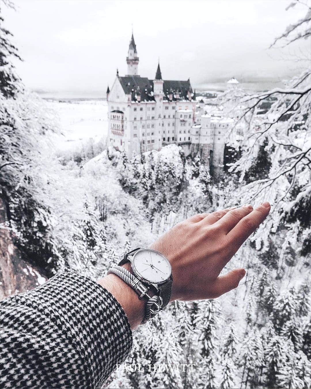 PAUL HEWITTさんのインスタグラム写真 - (PAUL HEWITTInstagram)「Time is short. Take time to travel. ❄️ PS Follow @paul_hewitt_men for men's inspiration. ⚓️ (photo @sergeysuxov) #getAnchored #paulhewitt #chrono #phrep __ #paulhewittmen #winter #snow #snowflakes #paradise #winterwonderland #whataview #inspiration #view」1月5日 2時02分 - paul_hewitt