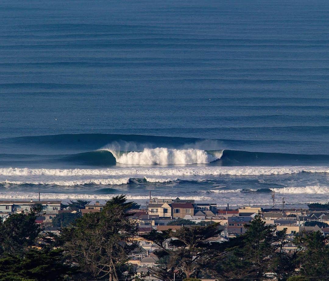 surflineさんのインスタグラム写真 - (surflineInstagram)「Meanwhile, Ocean Beach went Good-Epic yesterday on the tail end of the solid northwest swell that started way back after Christmas. (For some scale, swipe left.) 📷: @fred_pompermayer 📷: @jackboberphoto」1月5日 2時08分 - surfline