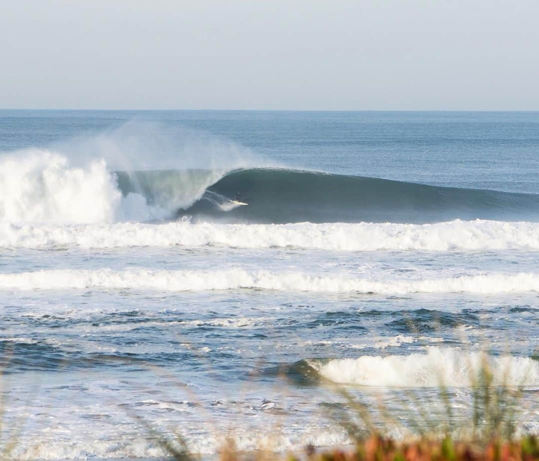 surflineさんのインスタグラム写真 - (surflineInstagram)「Meanwhile, Ocean Beach went Good-Epic yesterday on the tail end of the solid northwest swell that started way back after Christmas. (For some scale, swipe left.) 📷: @fred_pompermayer 📷: @jackboberphoto」1月5日 2時08分 - surfline