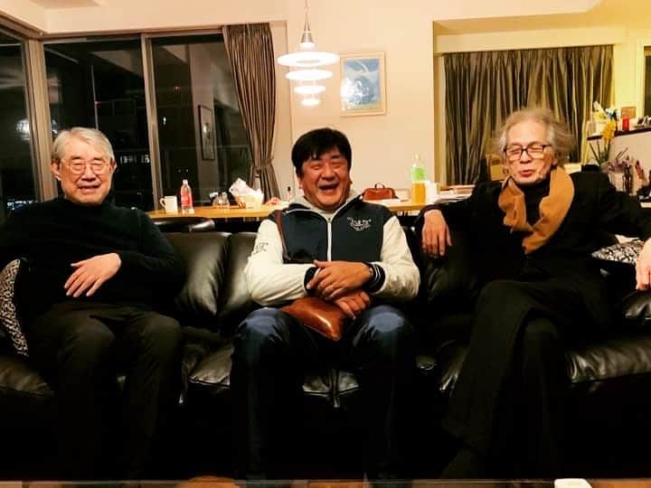のインスタグラム：「大晦日、木馬夫妻と石田君と佐渡裕巨匠が遊びに来た。巨匠のマーラー5番を、我が家のG3giyaで聴きながら年を越した。」
