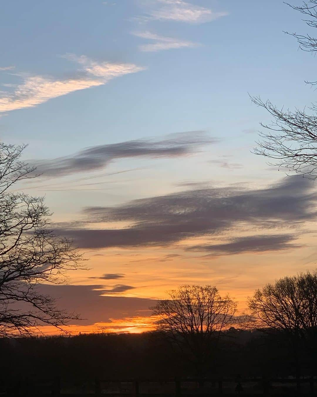 ファーン・コットンさんのインスタグラム写真 - (ファーン・コットンInstagram)「Thoughts on today’s sunrise run. Swipe to see my little drawing. On the left, how we want life to pan out. On the right, how life often turns out. I’m not sure about you but I think there’s much more value in embracing the one on the right. We learn so much more from ups and downs and twists and turns rather than a clean ascent. Much tougher but with much more value.」1月4日 17時25分 - fearnecotton