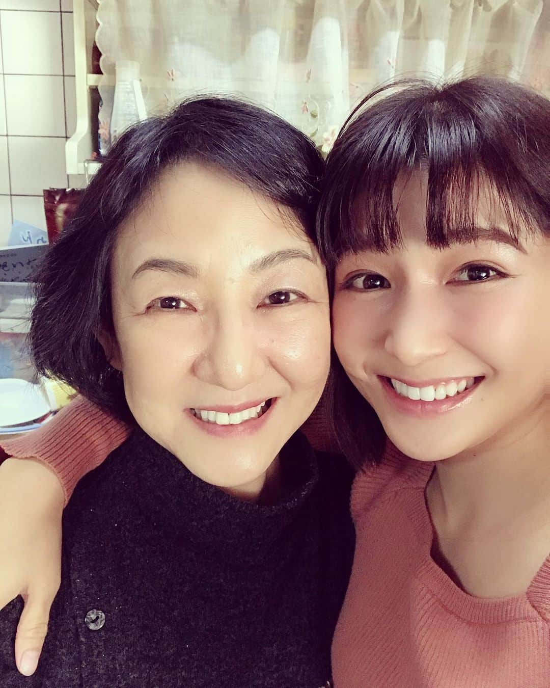 小西ゆりなさんのインスタグラム写真 - (小西ゆりなInstagram)「再び悪化している謎の体調不良… 早く良くなれ自分！！！ 年明け復活した時のまだ元気だった私と母👩‍👧 #親子 #仲良し家族 #帰省 #正月体調不良 #2020年 #おかげで正月太り回避」1月4日 17時27分 - yurina_konishi