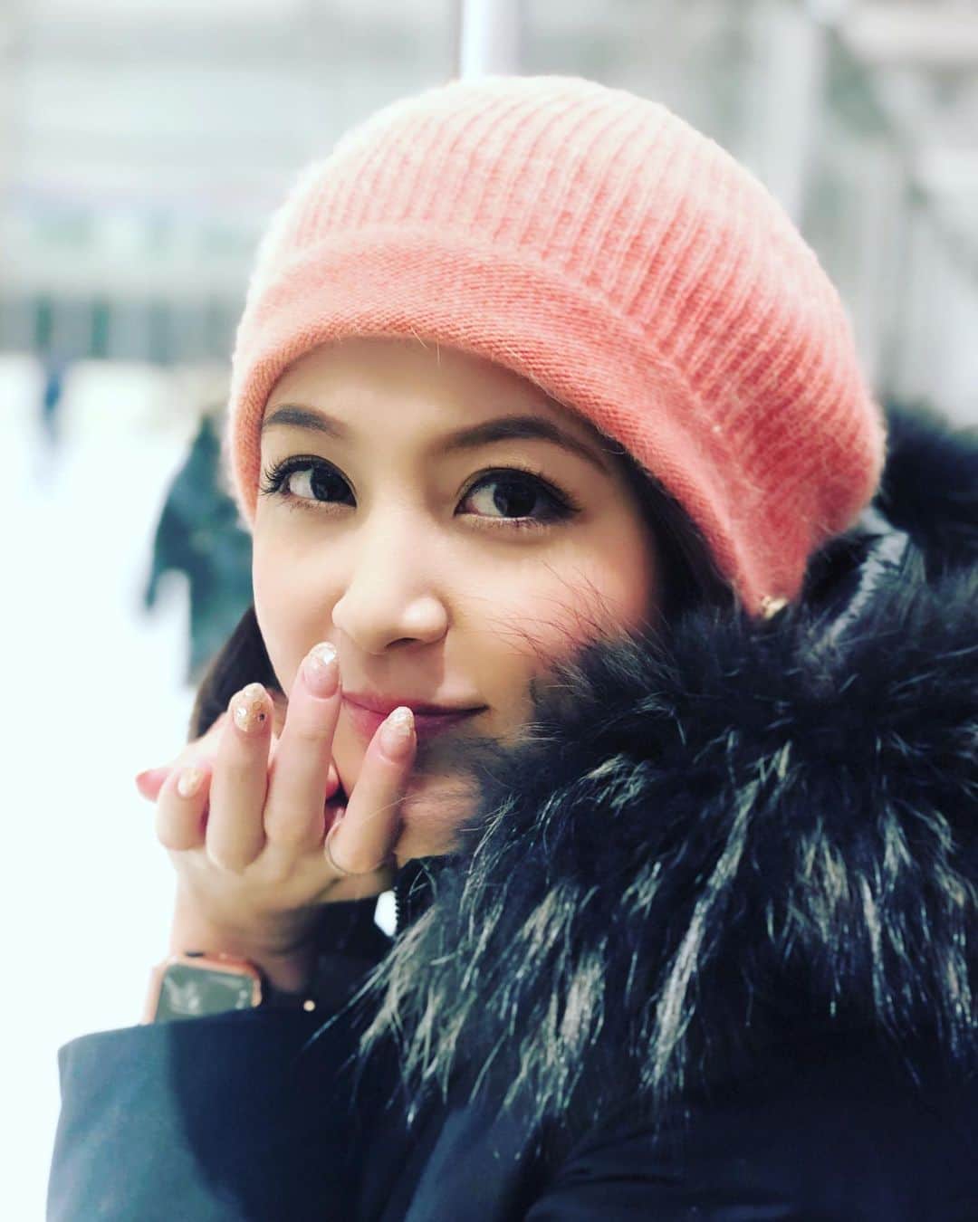 源崎トモエのインスタグラム：「⛸❄️💕 . 人生で初めてのアイススケートに行ってきたよ❣️ 年明け早々体調悪くてやっと家族でお出掛けできた👨‍👩‍👧‍👧💗 最初は怖くてつかまってる事しか出来なかったけど、最後は初めてにしてはちゃんと滑れた⛸💕楽しかった〜♡ お休みもあと少し！ 皆さまも良い休日をお過ごし下さい〜😚 . #アイススケート #スケート  #正月休み #家族でお出かけ  #体動かすのやっぱり楽しい#❤️ #今年はやった事ない事にどんどん挑戦するのじゃ」