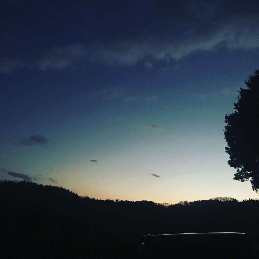 三宅洋平さんのインスタグラム写真 - (三宅洋平Instagram)「空が綺麗で 本当に救われるわ」1月4日 17時46分 - miyake_yohei