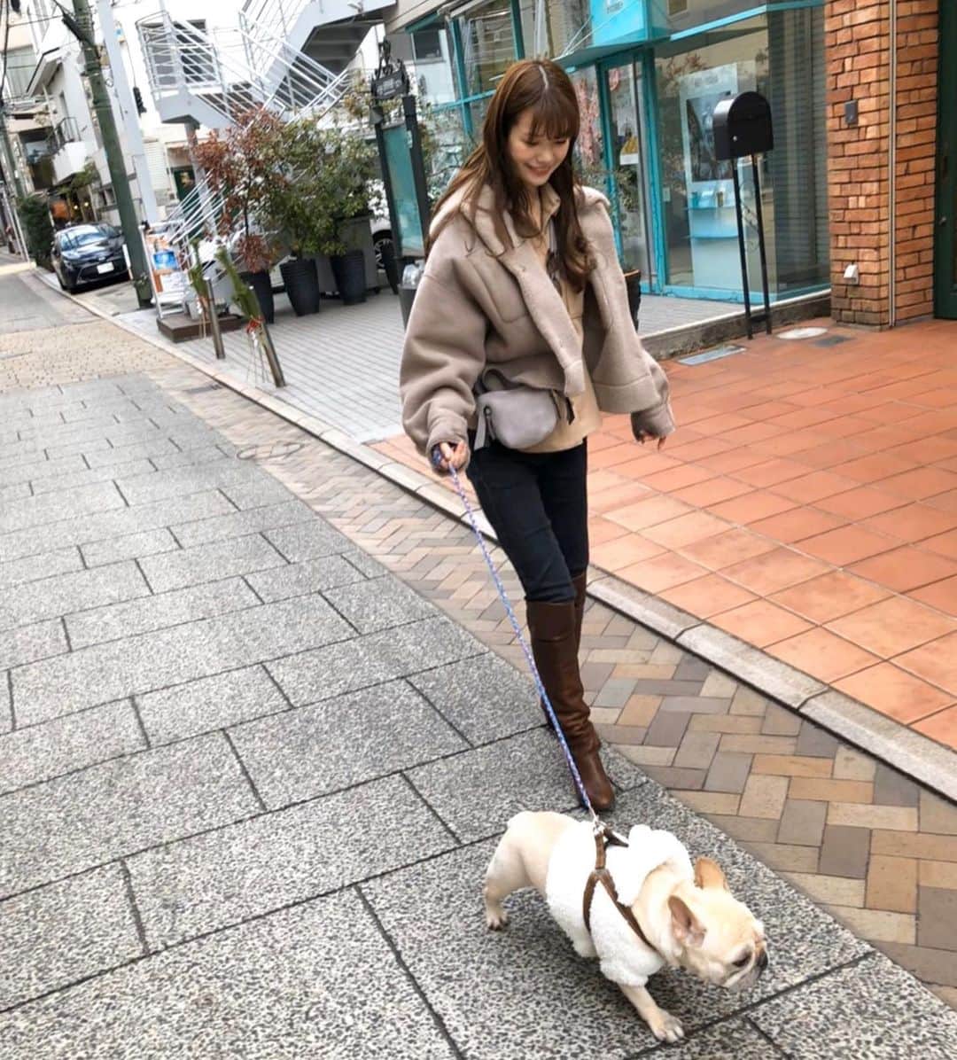 西谷菜々のインスタグラム：「.﻿ あけましておめでとうございます🎍✨﻿ ゆったりしたお正月を過ごせています、﻿ 皆さんいかがお過ごし？🐶 ﻿ ﻿ よく質問いただくこのアウターは 去年の @amerivintage ❄️」