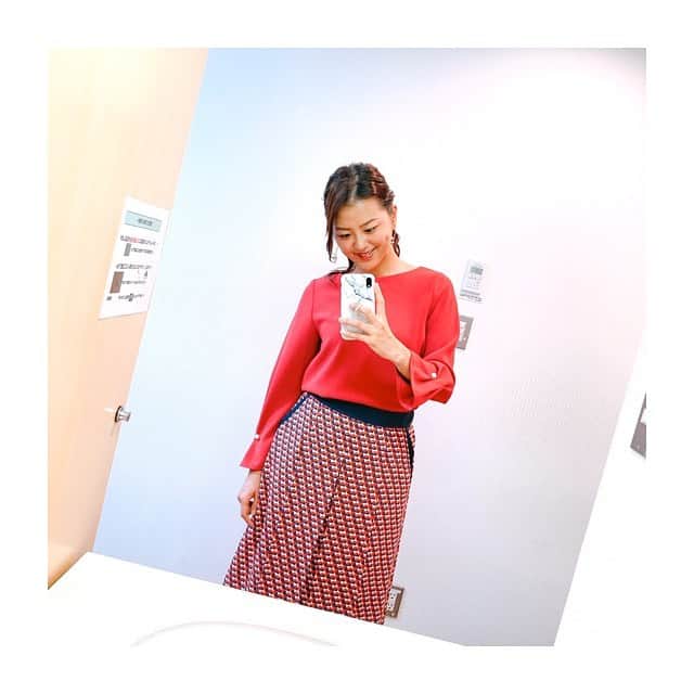長沢美月さんのインスタグラム写真 - (長沢美月Instagram)「2020年初ズムサタ！！ ということで衣装は、赤㊗️ 今年もよろしくお願いします🥰 #詳しくはブログで #ズムサタ #衣装」1月4日 18時01分 - _mizuki_0212