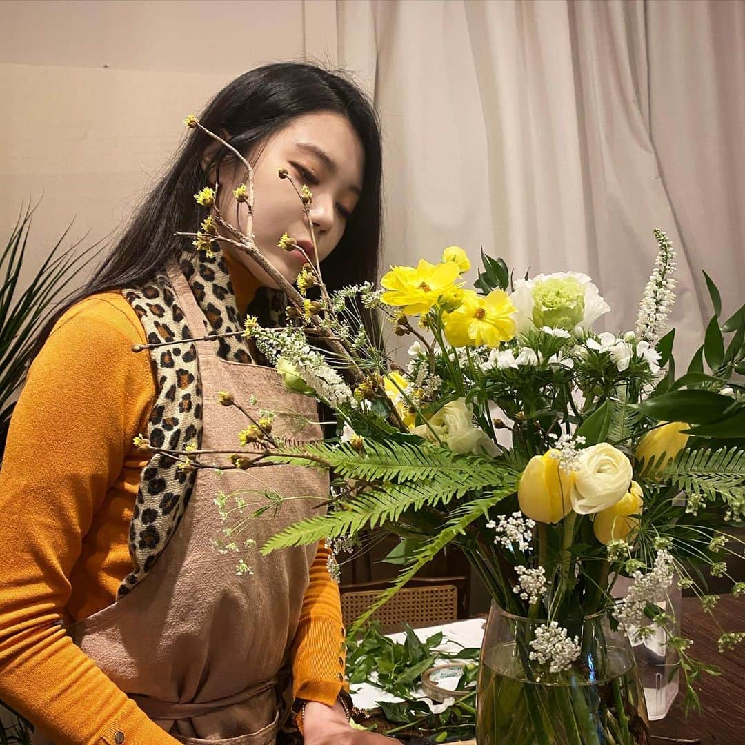 リジ のインスタグラム：「센터피스 만들기💛」