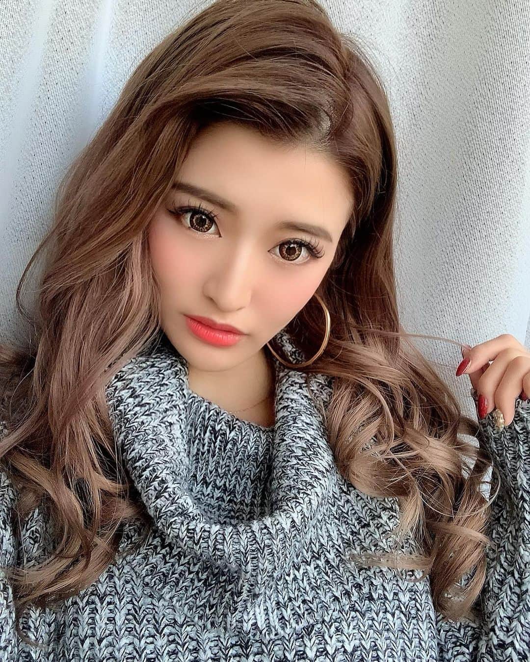鈴木まりなのインスタグラム：「    東京中央美容外科 堺院で ソノクイーンハイフを受けて1ヶ月経過❤️ Before After見てもフェイスラインがすっきり！  ハイフってお顔に超音波をあてるだけで痛みもほぼなくリフトアップができるからおすすめ🙆‍♀️また半年後くらいに受けたいと思います✨   予約のときに｢鈴木マリナのインスタ見た｣ って伝えたらいいことがあるよ💘 @tcbhayashi @tcbsakai       #リフトアップならTCB東京中央美容外科 #東京中央美容外科 #東京中央美容外科堺院 #TCB #美容外科 #堺東 #堺 #大阪 #林弘樹先生 #リフトアップ #ソノクイーン #ハイフ #HIFU #リフトアップ #PR」