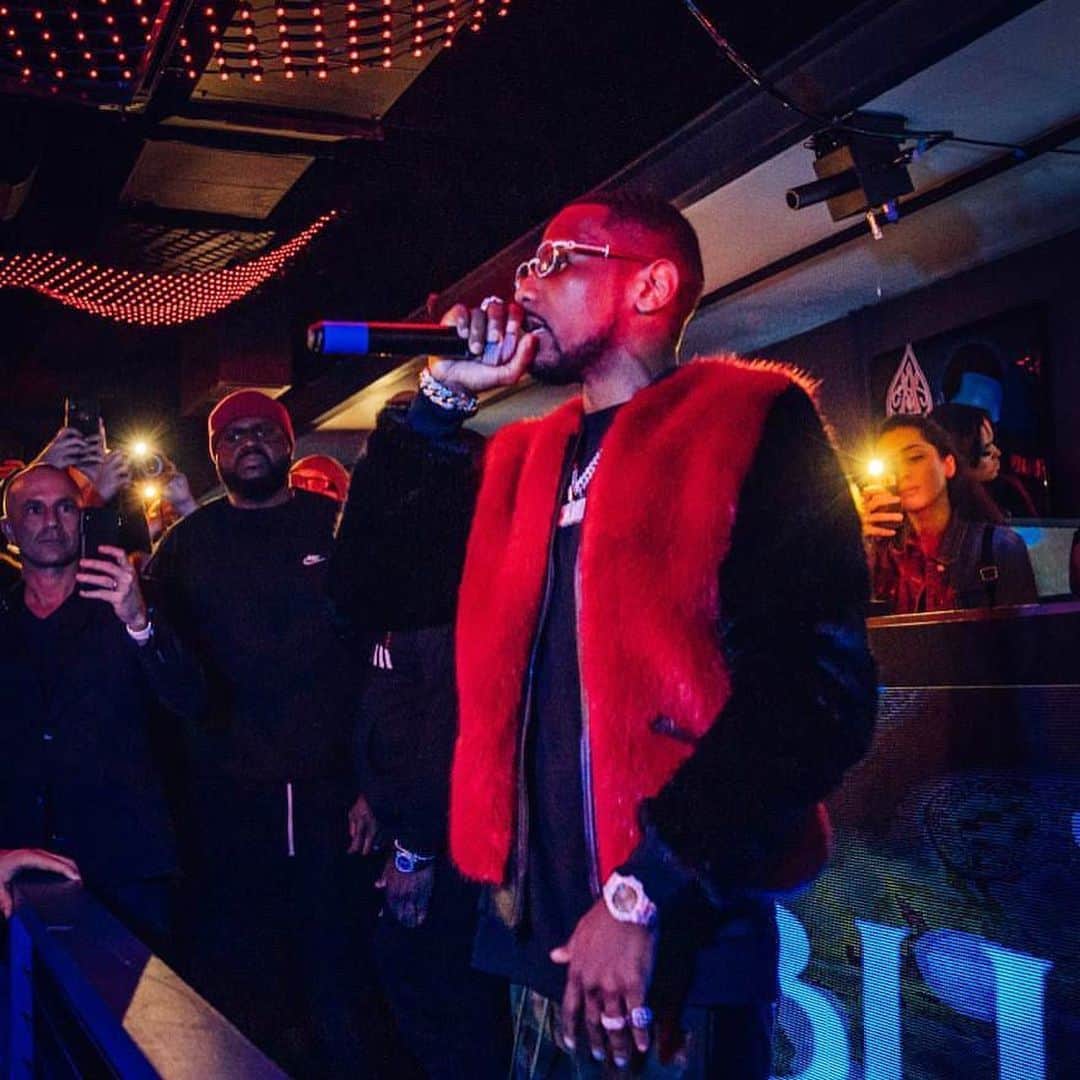 ファボラスのインスタグラム：「Back On My Bull$hit season 😤 [shot by @poselskiphotos]  #BLUE #NYC」