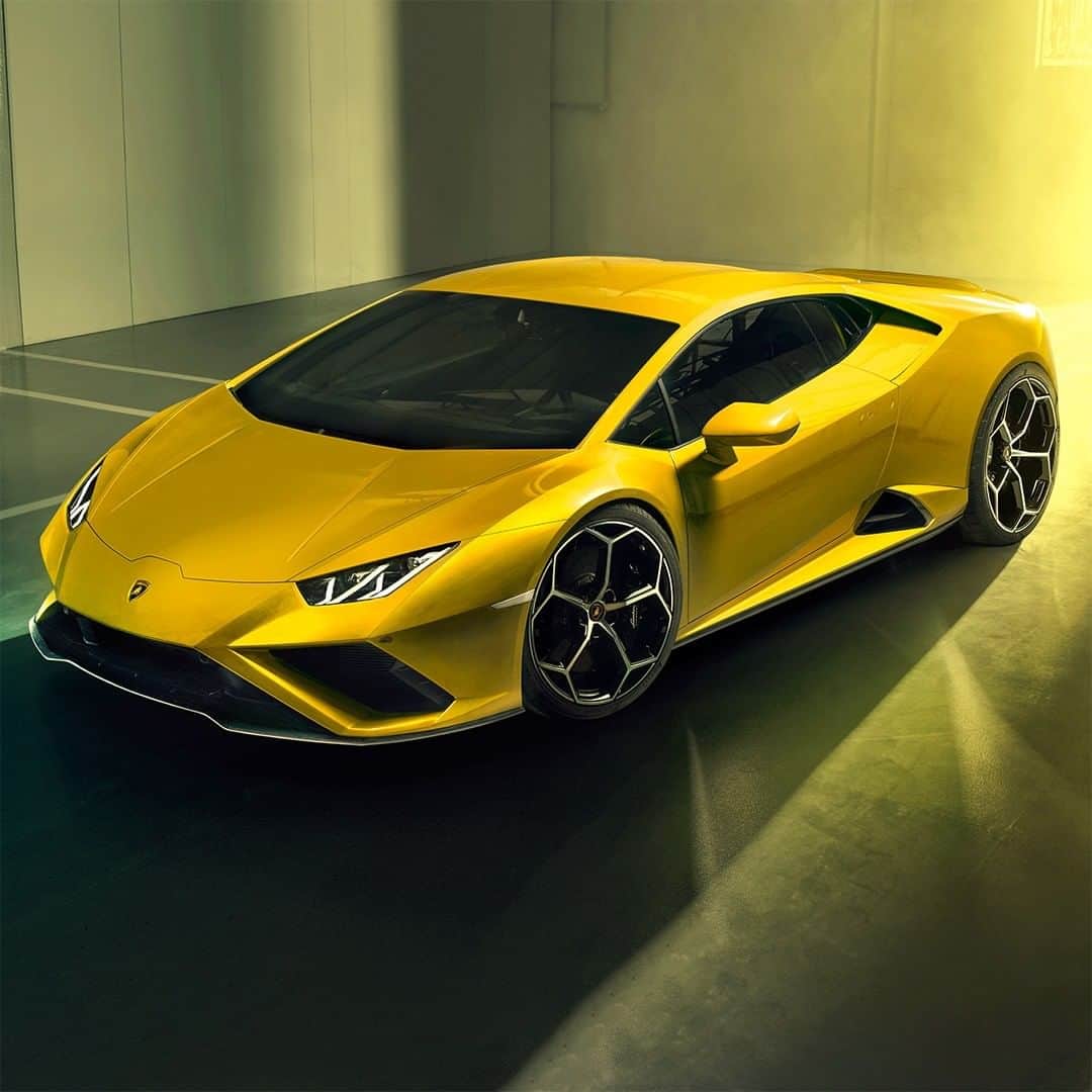 ランボルギーニのインスタグラム：「Automobili Lamborghini starts 2020 with an exciting new addition to the Huracán family - the Huracán EVO RWD. This masterpiece is a dynamic story that unfolds a little more each time you drive it, giving its rider an unforgettable experience. Discover the mechanical purity of this magnificent Super Sports Car.  #Lamborghini #HuracanEVORWD」