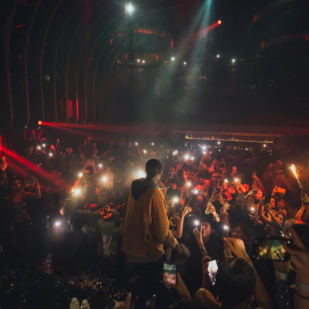 DJ LEADさんのインスタグラム写真 - (DJ LEADInstagram)「2020 NYE Moment with Sheck Wes at 1Oak tokyo was amazing  #1oaktokyo  #sugarbitz #djlead #skamlife #skamartist #skamasia #theheavyhitterdjs #hot97 #skamartist #skamasia #bangkokinvaders #bitzcam  #arumatiks #dominatetheworld」1月4日 18時16分 - djleadhh