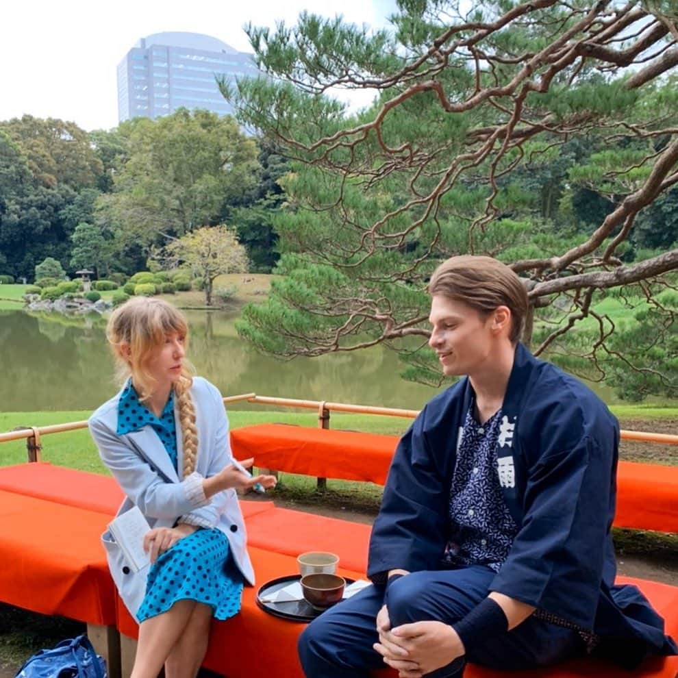 村雨辰剛さんのインスタグラム写真 - (村雨辰剛Instagram)「‪今日は朝日新聞の「オーサの日本探訪」に出させて頂きました。‬ ‪スウェーデン人のオーサさんに日本庭園を日本語で紹介して記事と漫画にしてもらって、不思議でいい経験でした！#オーサの日本探訪 ‬」1月4日 18時21分 - tatsumasa.murasame