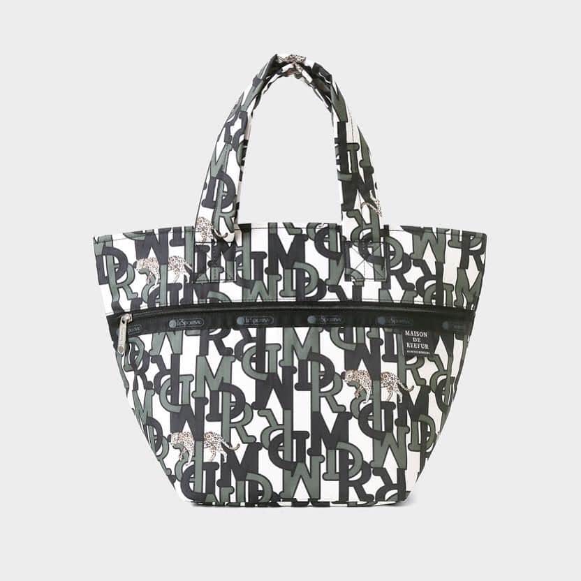 MAISON DE REEFURのインスタグラム：「. 【MERCI SALE】 . 7年間の感謝をこめて。 . レスポートサックとコラボした、日本限定発売の人気シリーズ。バイカラーのモノグラムデザインがトレンド感を演出する、「リーファー モノグラム ジャングル」。トータルプロデューサー・梨花の好きなカーキをセレクト。 . デイリーに使いやすいトートバッグ。 . ■ Petit Amour Tote/@maisondereefur . 【展開店舗】 ルミネエスト新宿店・博多店・OFFICIAL WEB SHOP・OFFICIAL GLOBAL SHOP・ZOZOTOWN店 . #maisondereefur #reefur #bag #lesportsac #sale #wintersale #winter #winterfashion #fashion #logo #collaboration #ロゴ #バッグ #レスポートサック #セール #リーファー #メゾンドリーファー #mercisale #merci #7年間ありがとう . @lesportsacjapan」