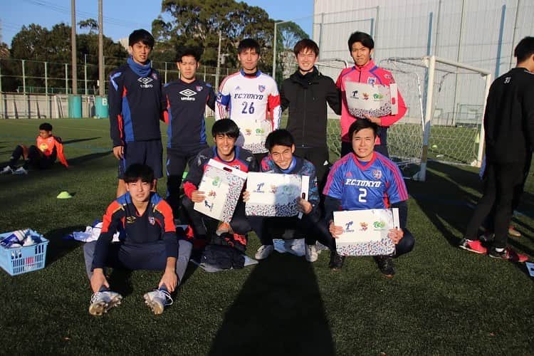 のインスタグラム：「FC東京U-18の初蹴りでした！ そーいち君にも会えたなー😄  #fc東京u18」
