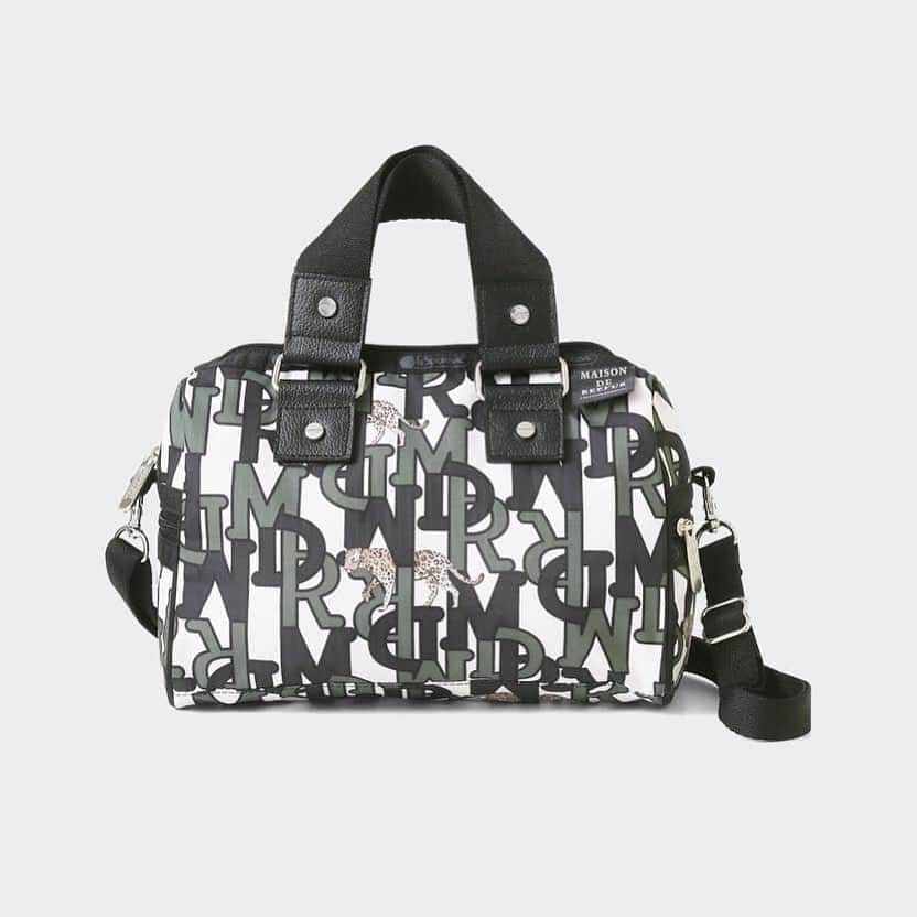 MAISON DE REEFURのインスタグラム：「. 【MERCI SALE】 . 7年間の感謝をこめて。 . レスポートサックとコラボした、日本限定発売の人気シリーズ。バイカラーのモノグラムデザインがトレンド感を演出する、「リーファー モノグラム ジャングル」。トータルプロデューサー・梨花の好きなカーキをセレクト。 . ショルダーにもなる2wayタイプは収納力も抜群。 . ■ Melanie/@maisondereefur . 【展開店舗】 ルミネエスト新宿店・博多店・OFFICIAL WEB SHOP・OFFICIAL GLOBAL SHOP・ZOZOTOWN店 . #maisondereefur #reefur #bag #lesportsac #sale #wintersale #winter #winterfashion #fashion #logo #collaboration #ロゴ #バッグ #レスポートサック #セール #リーファー #メゾンドリーファー #mercisale #merci #7年間ありがとう . @lesportsacjapan」
