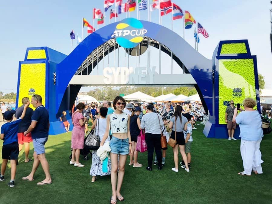 佐藤由季さんのインスタグラム写真 - (佐藤由季Instagram)「#ATPCup in #Sydney  for the first time🎾 I want to live around here someday❤️ #Australia  #NSW  #sydneyolympicpark  #tenniscentre  #tennis  #hostfamily  #love  #sports  #olimpic  #thankyou  #soexcited  #オーストラリア  #スポーツ観戦  #テニス  #初観戦  #何かスポーツが観たいという要望にも  #応えてくれました 🙏  #まさかATPカップが生で観られるとは  #大興奮  #本当にありがとう  #リポーター を凝視していたら #あの人が好きなの？ #かっこいいと思う？ と聞かれました（笑） #シドニーオリンピック の場所を見て予習 #東京オリンピック  #フリーアナウンサー  #佐藤由季  #いつかここに住みたい」1月4日 18時52分 - yukisato0710