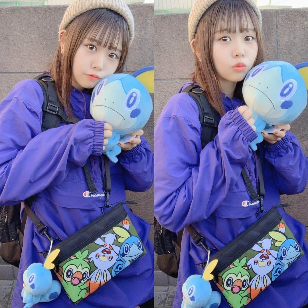 のインスタグラム：「Switchのケースになってるバック買ったよ╰( ^o^)╮=͟͟͞͞◒ かわいくない？ 🥺🥺 ･ これに入れて持ち歩いてポケモンやってるんだ ₍ ᐢ. ̫ .ᐢ ₎ ･ お洋服はまひろの借りちゃった 😸 ･ ･  #はやめい#ファッション#はやめいのコーデ #アクセサリー#ピアス#ピアス女子#ネイル #ヘアカラー#セルフィー#メッソン#couple #彼氏#彼女#御殿場アウトレット#ポケモン #Instadaily#OOTD#photooftheday #selfie#me#love#swag#igers #followme#좋아요#좋아요꾹#팔로미 #팔로미#패션#셀카#셀카스타그램」
