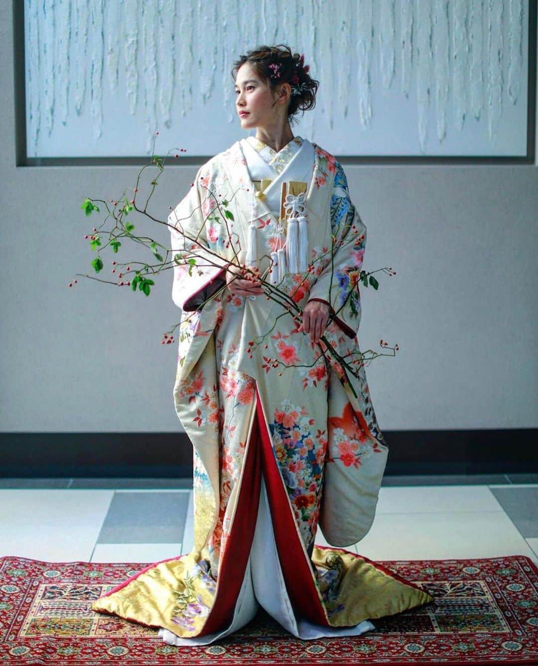 TAKAMI BRIDAL 神社和婚のインスタグラム：「@福岡【ショーのお知らせ】  日：1月26日(日) 時：1st 11時　/  2nd15時半 場：TAKAMI BRIDAL FUKUOKA  トレンドをおさえた和装、洋装が ラインナップしたショーになりますので、 この機会にぜひご来店ください。  ご予約制となりますので、お気軽に お問い合わせください。 ・ ↓↓↓ ☎︎0927117722  ご来店お待ちしております。  #takamibridal #wedding #タカミブライダル #タカミブライダル福岡 #ドレスショー #結婚式 #プレ花嫁 #色打掛 #白無垢 #和装結婚式 #和装 #神社挙式 #福岡花嫁 #九州花嫁 #熊本花嫁 #福岡プレ花嫁」