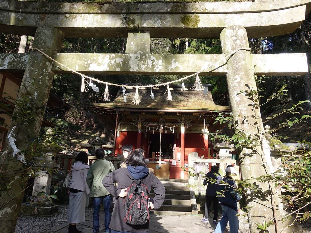 大場美和さんのインスタグラム写真 - (大場美和Instagram)「ヨレて早めに切り上げたので、近くの鳳来寺山へ。 東照宮、鳳来寺にお参りして、そこから40分くらい歩いて山頂まで登ってきました。 なかなか大変だったけど景色がすごく綺麗でした！ 五平餅も美味しかった。 #鳳来寺山 #五平餅」1月4日 19時40分 - miwa_oba