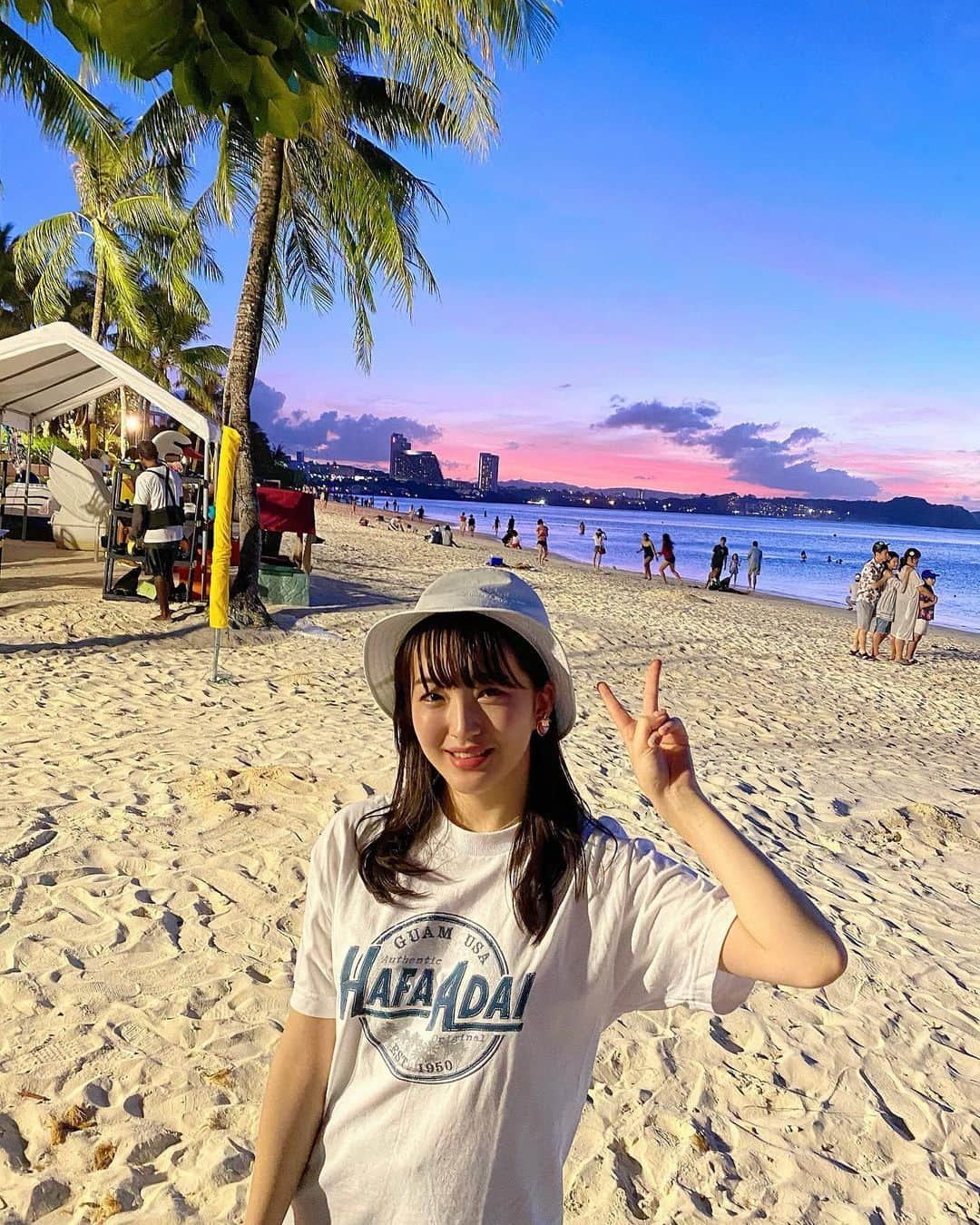 田島芽瑠さんのインスタグラム写真 - (田島芽瑠Instagram)「タモンビーチの夕焼けと📸  sunsetがとっても綺麗だった！  #タモンビーチ #タモンビーチの夕焼け #guam🌴」1月4日 19時58分 - meru_chan_official