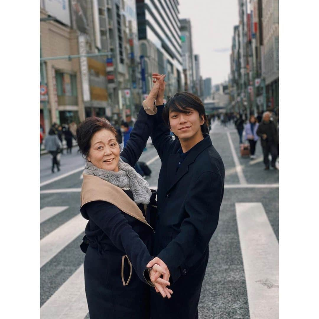 大下ヒロトさんのインスタグラム写真 - (大下ヒロトInstagram)「陽気なお婆ちゃんが東京に来ております。ずっと笑っております。ずっと踊っております。」1月4日 20時07分 - hiroto_mitsuyo