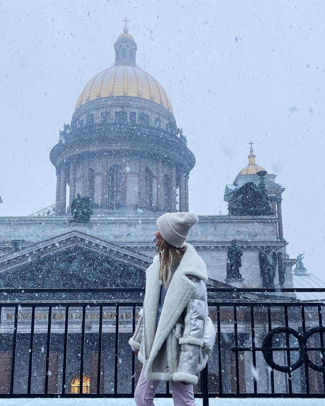 サーシャ・ルッソさんのインスタグラム写真 - (サーシャ・ルッソInstagram)「“Do you understand, sir, do you understand what it means when you have absolutely nowhere to turn?" Marmeladov’s question came suddenly into his mind "for every man must have somewhere to turn...” Ну и конечно же - До чего же ты красив, Злодей!」1月4日 20時08分 - sashaluss