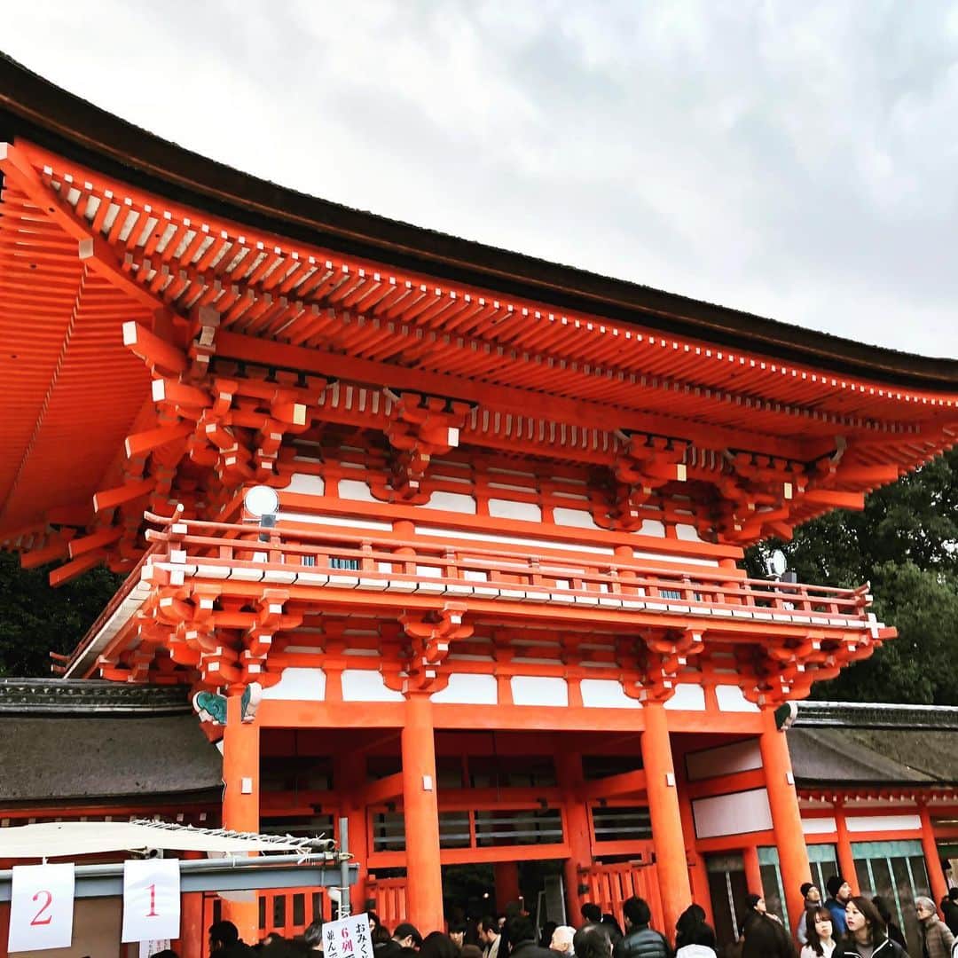 神王ＴＶさんのインスタグラム写真 - (神王ＴＶInstagram)「京都の下鴨神社で、新年特別祈祷を受けてきました（^^）/　去年１年間の感謝と今年の誓い、日本の繁栄と世界の平和などを祈ってきました　（お正月くらいはゆっくりしたいのですが、日本中の神社仏閣のお参りで忙しい！？（笑）） ・ #京都 #下鴨神社 #新年 #新年の祈祷 #感謝 #新年の目標 #日本の繁栄 #世界平和 #神社仏閣 #Kyoto #Shrine #shimogamo」1月4日 20時10分 - ryo_kamio